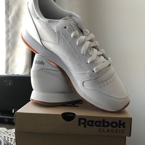 *NEW* REEBOK Classic - Women Size 8 - White